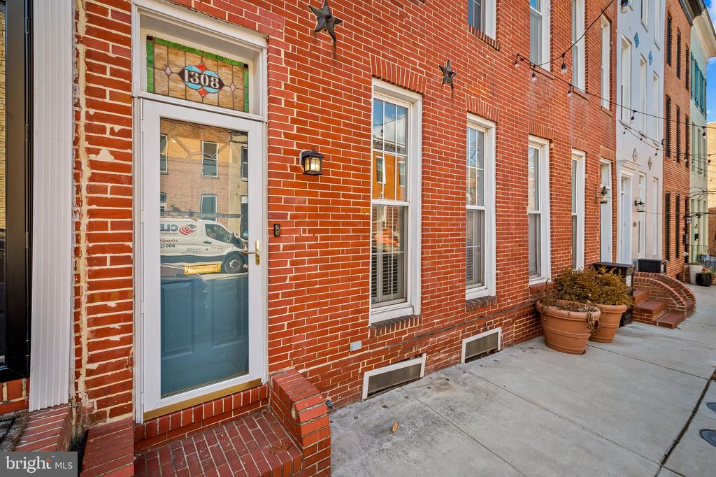 1308 William St