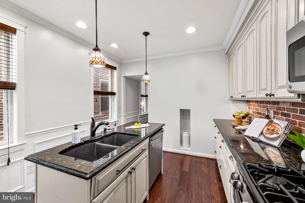 1308 William St