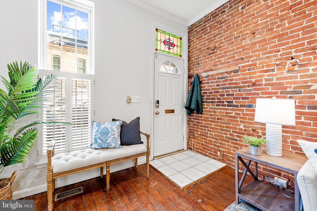 1308 William St