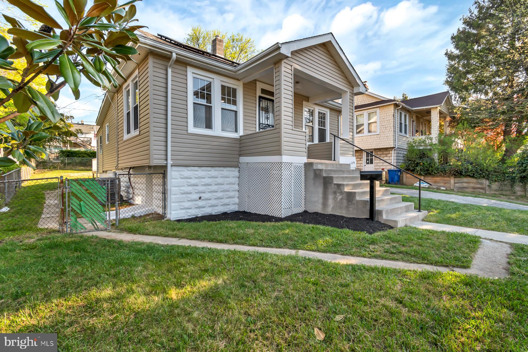 2806 Hemlock Ave