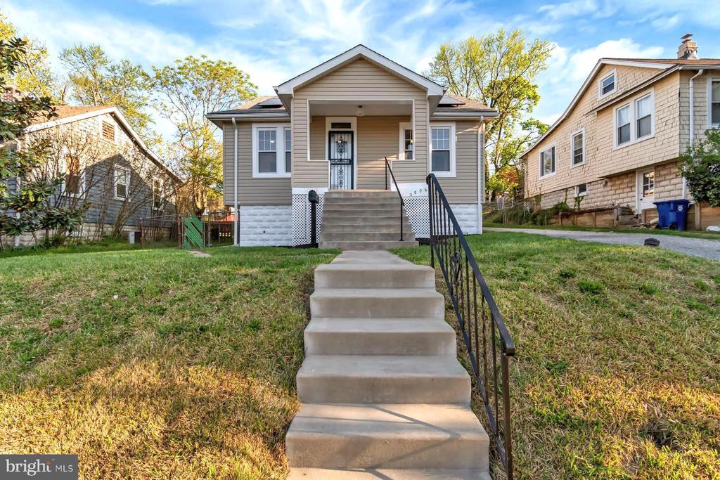 2806 Hemlock Ave