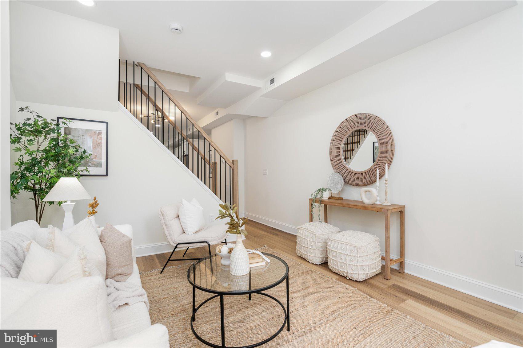 1118 S East Ave