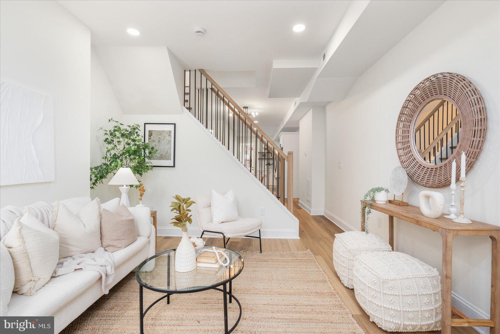 1118 S East Ave
