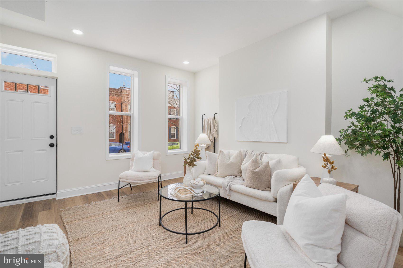 1118 S East Ave