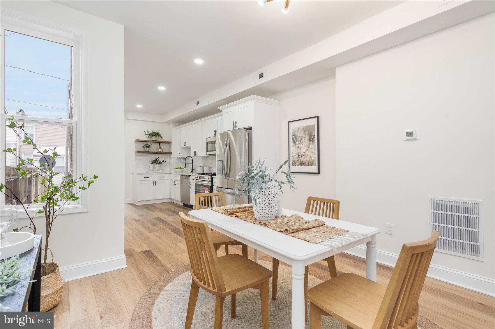 1118 S East Ave