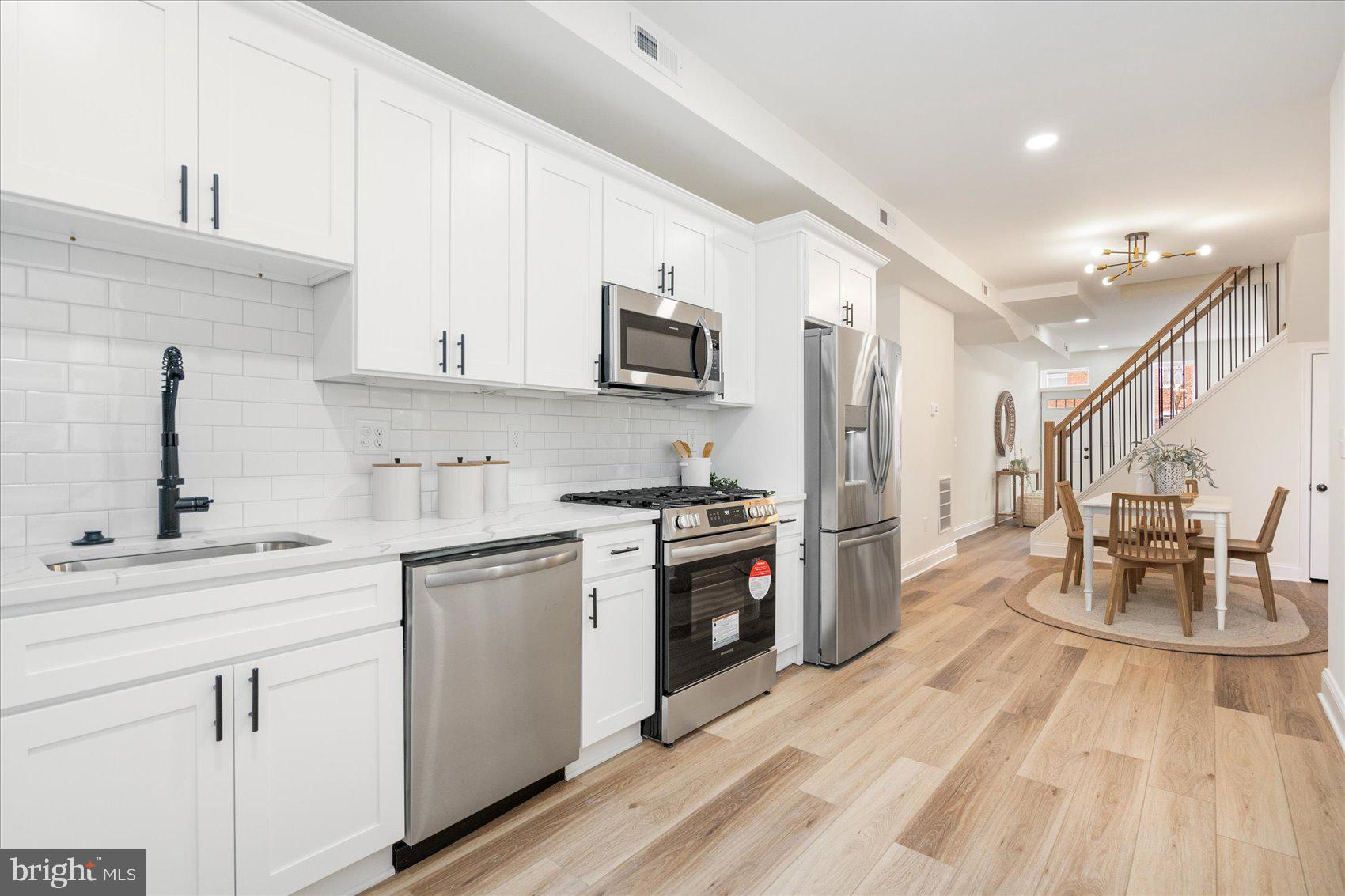 1118 S East Ave