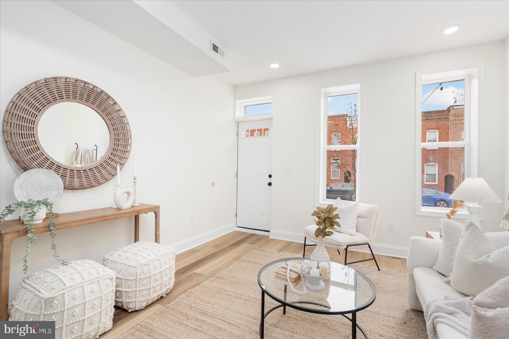 1118 S East Ave