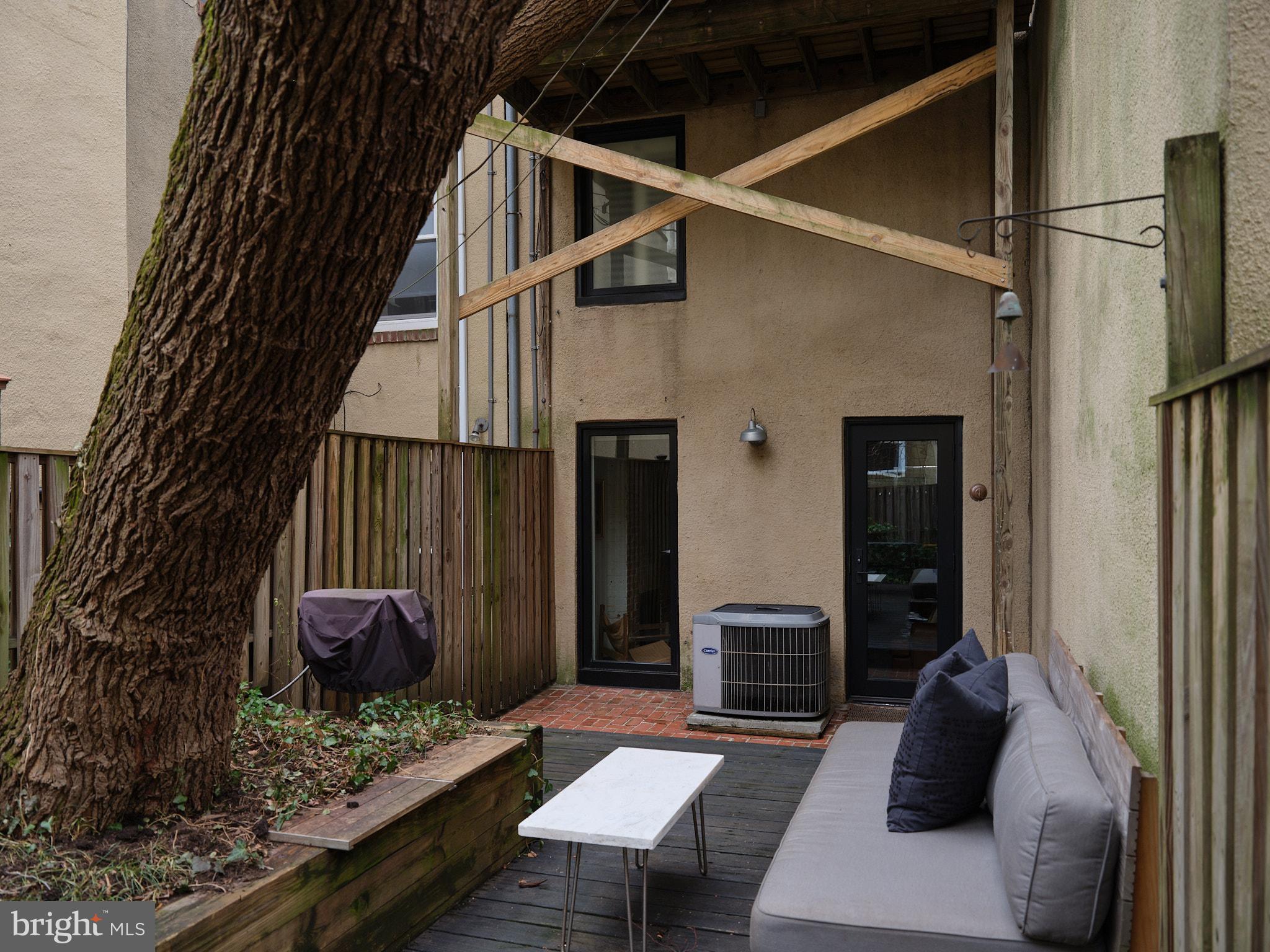 806 Leadenhall St