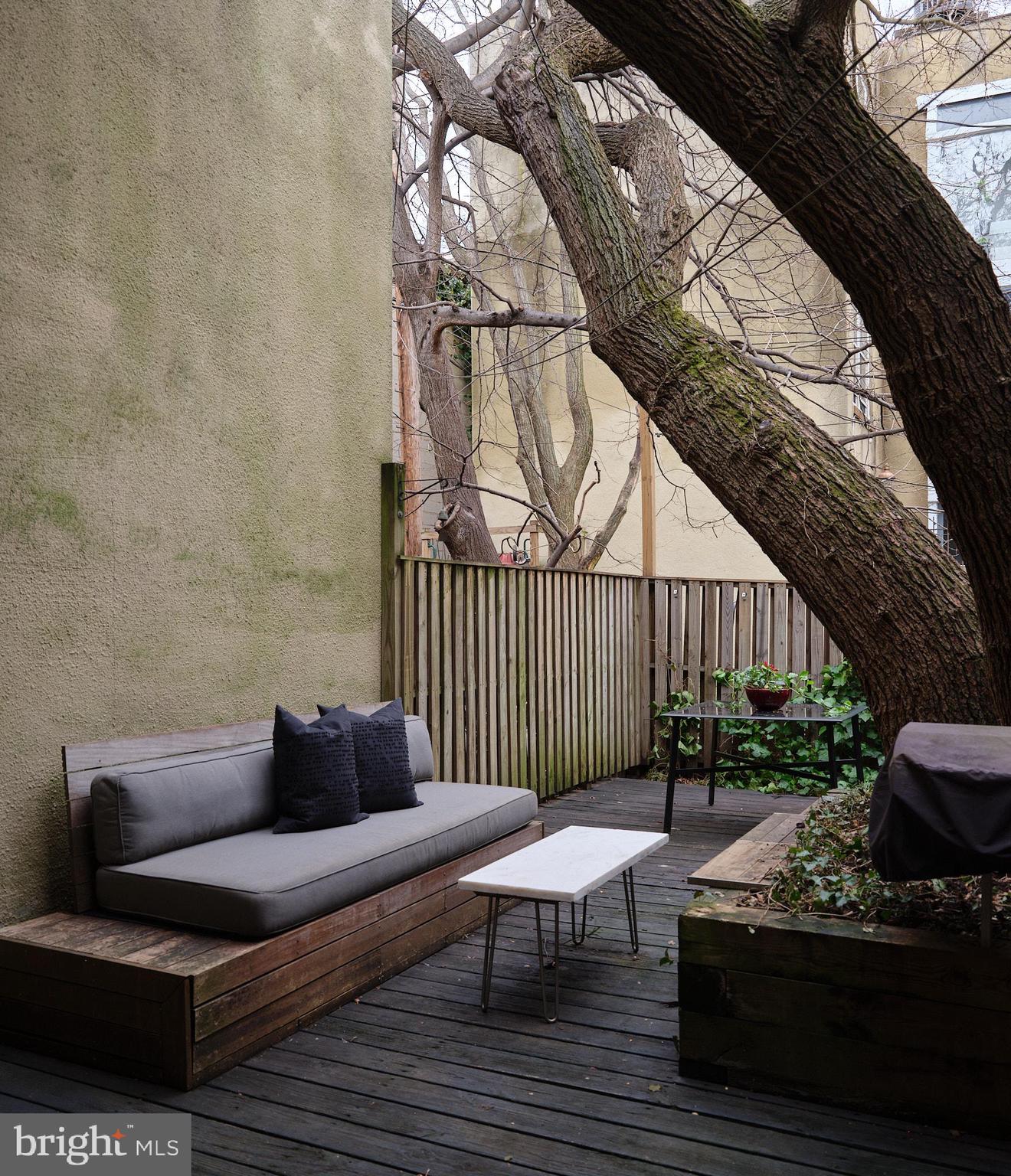 806 Leadenhall St