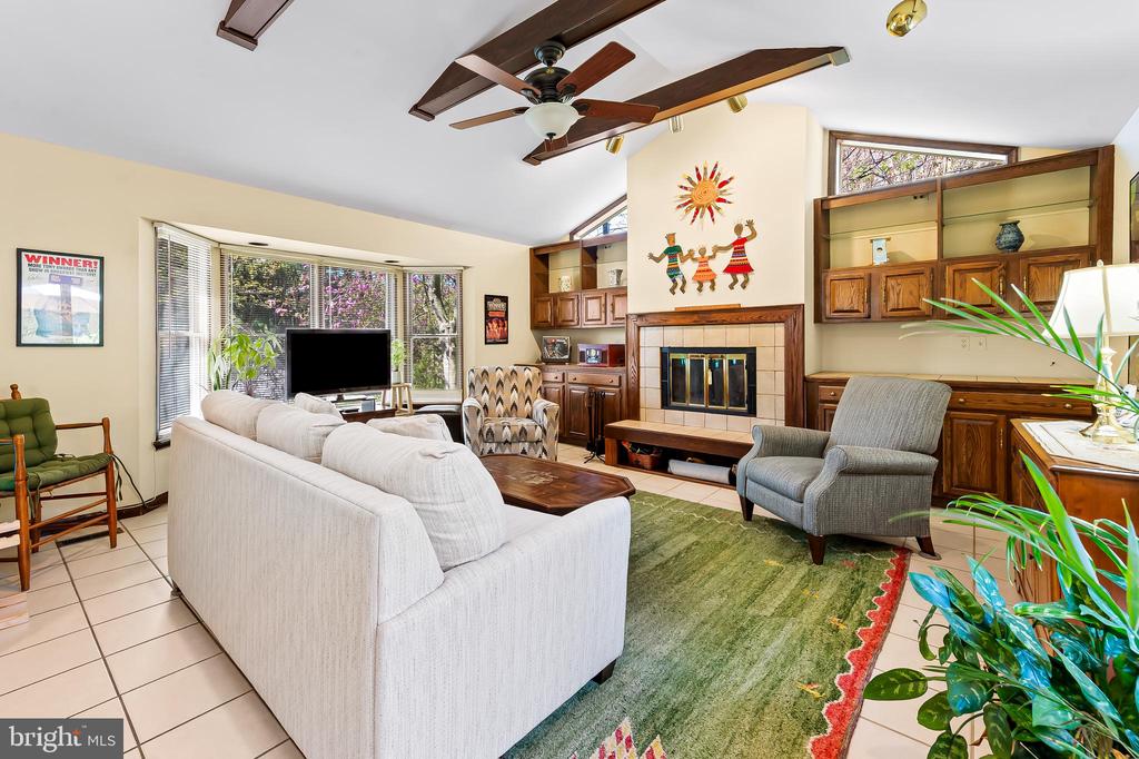 104 Overhill Rd