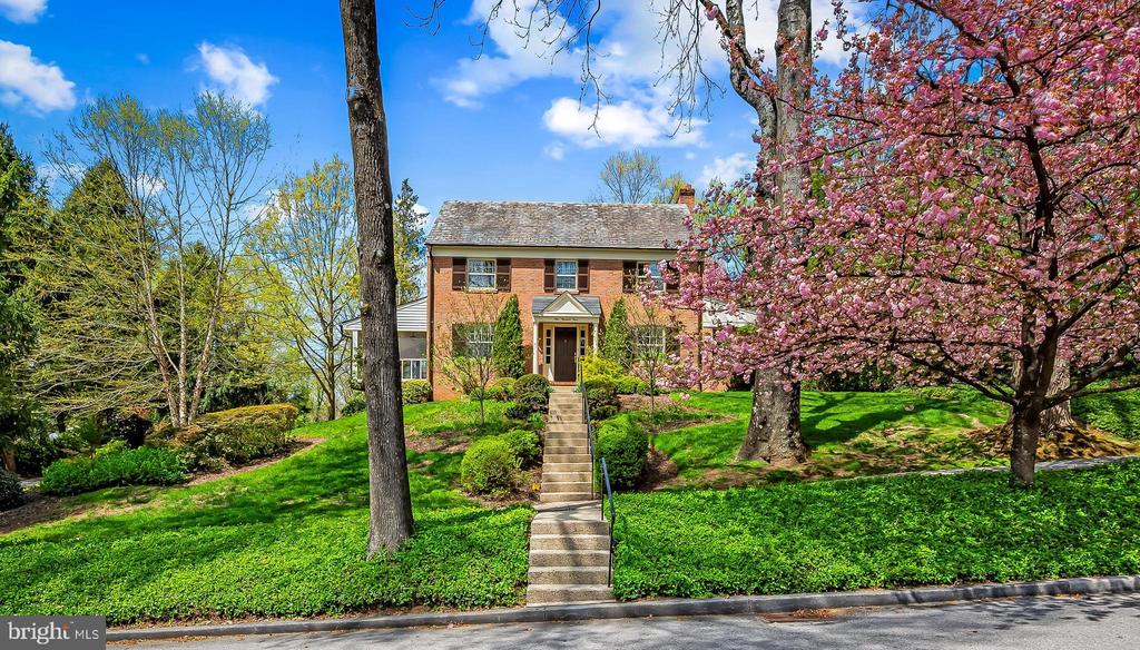 104 Overhill Rd