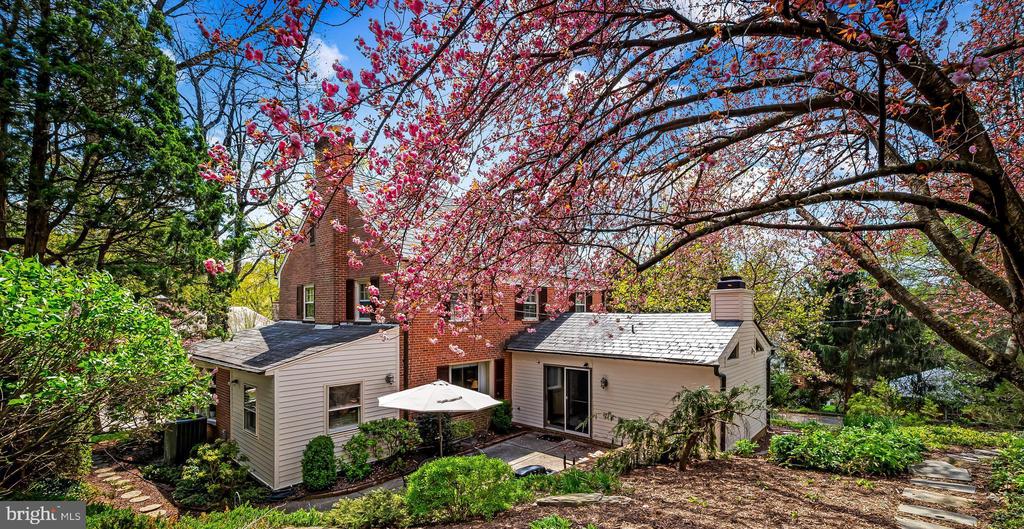 104 Overhill Rd