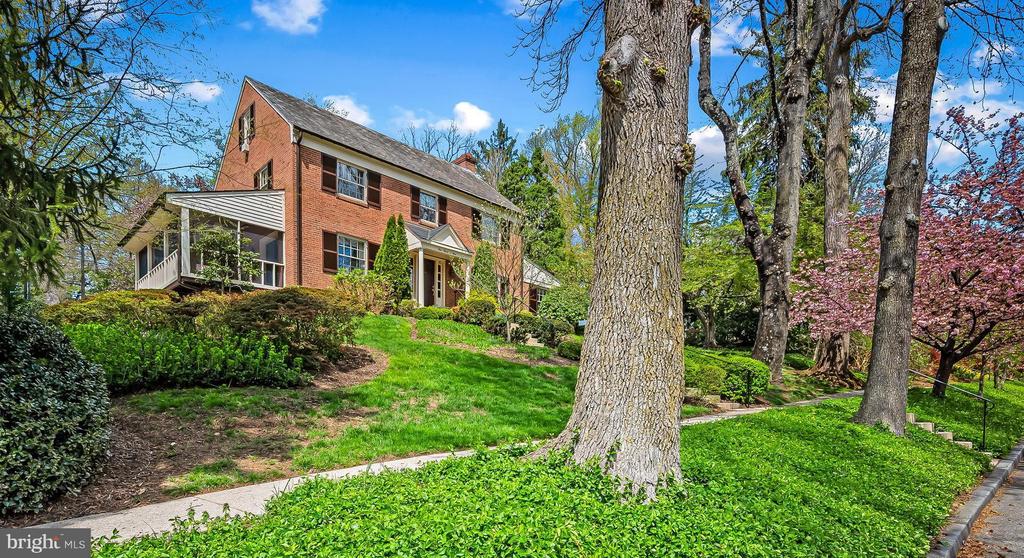 104 Overhill Rd