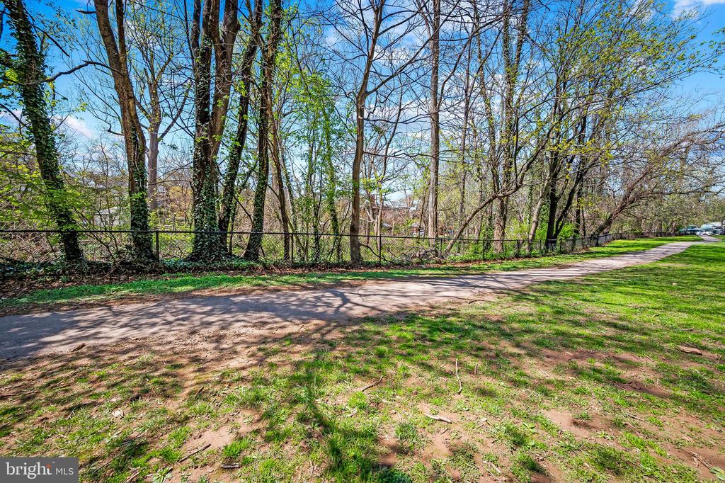 104 Overhill Rd