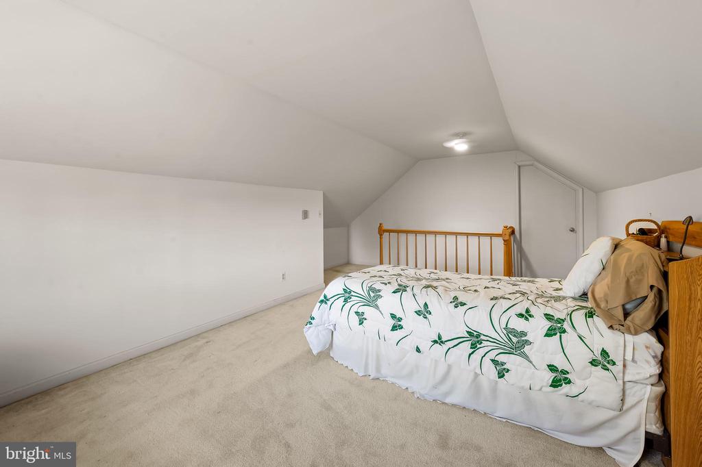 104 Overhill Rd