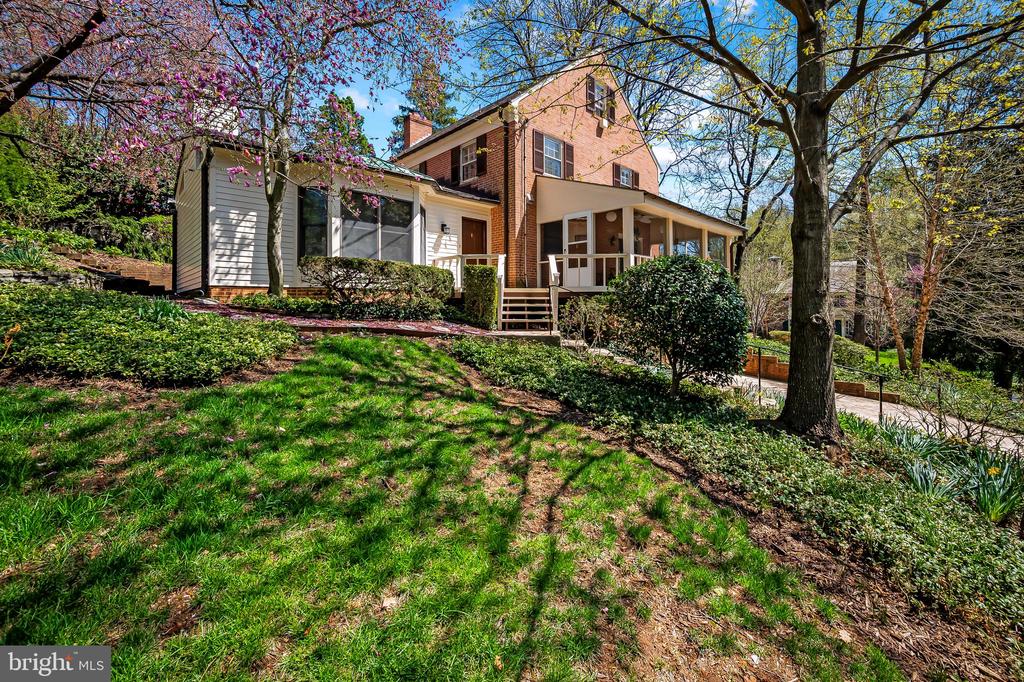 104 Overhill Rd