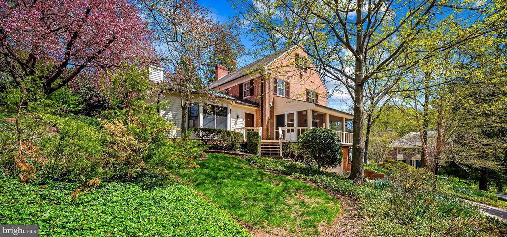 104 Overhill Rd