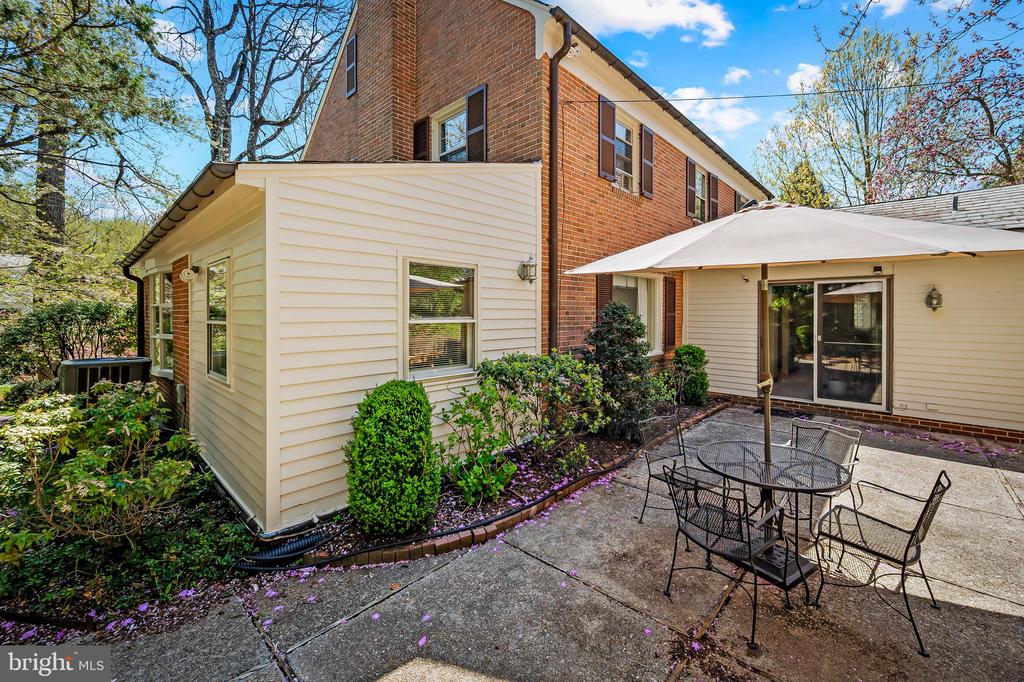 104 Overhill Rd