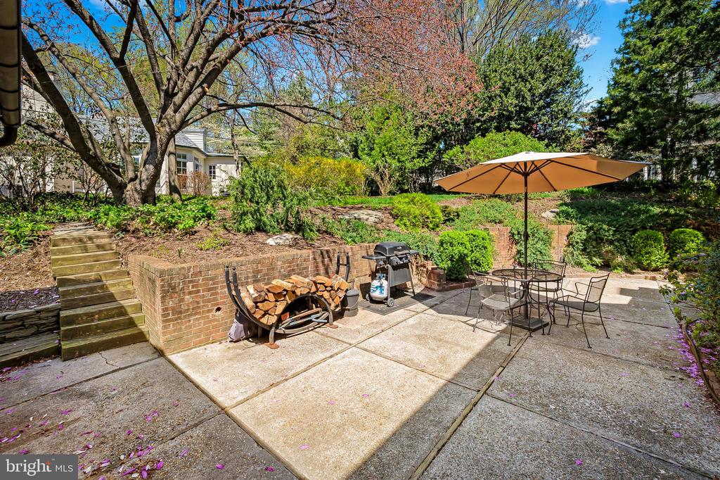 104 Overhill Rd