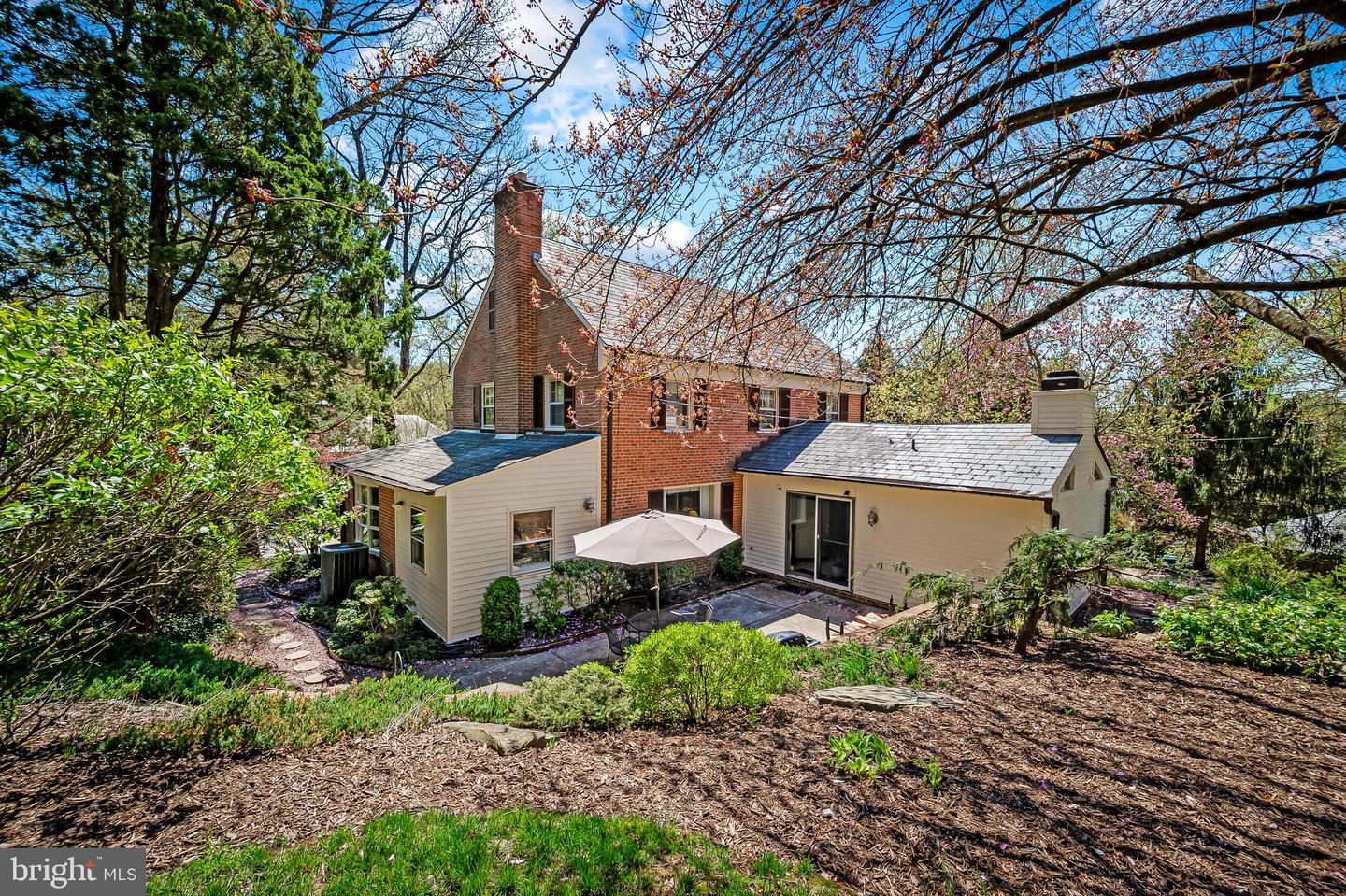 104 Overhill Rd