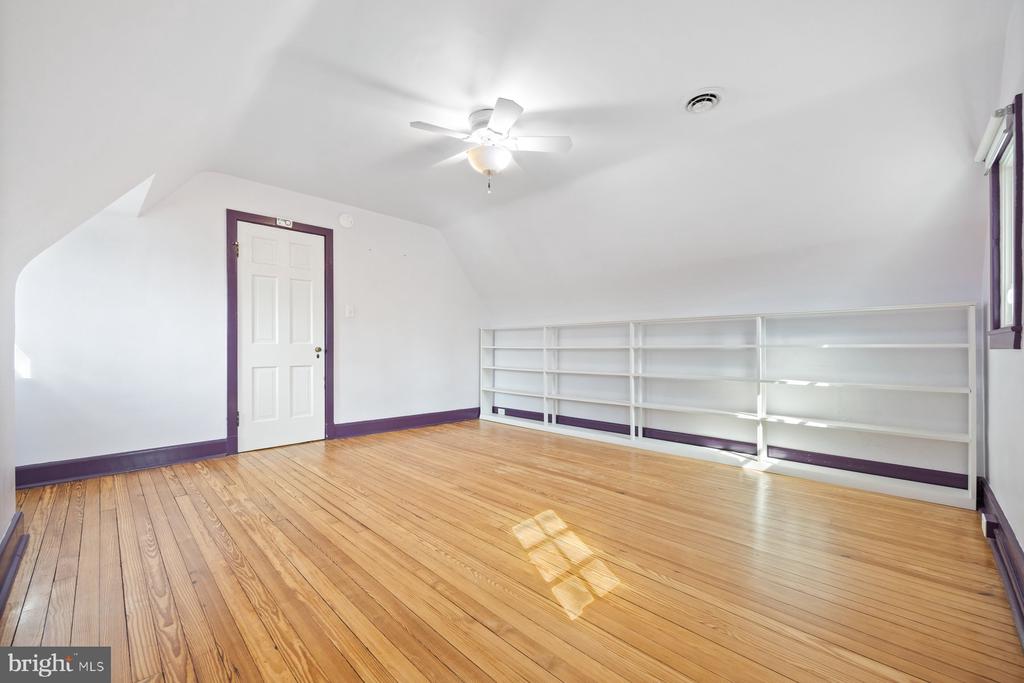 402 Woodlawn Rd
