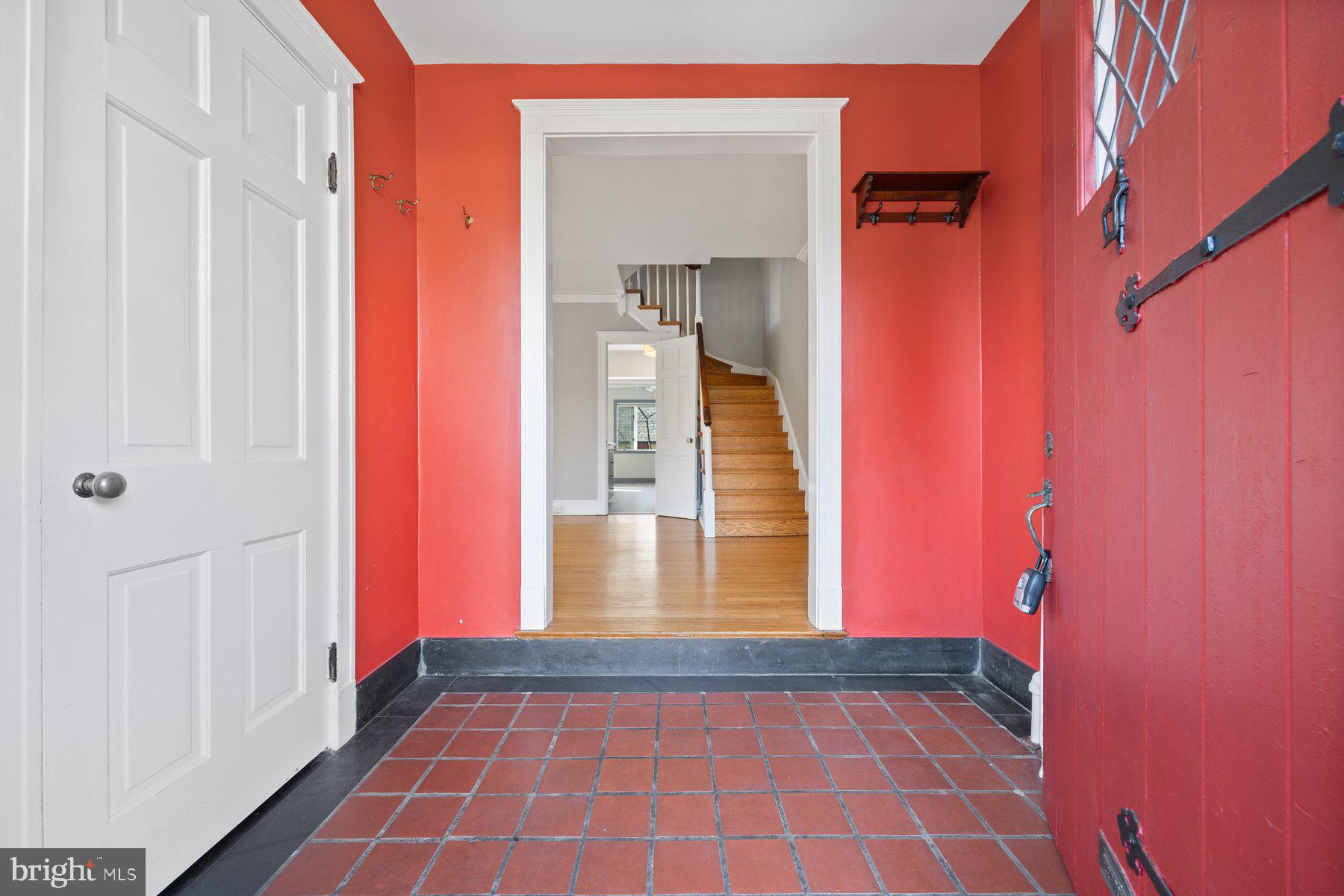 402 Woodlawn Rd