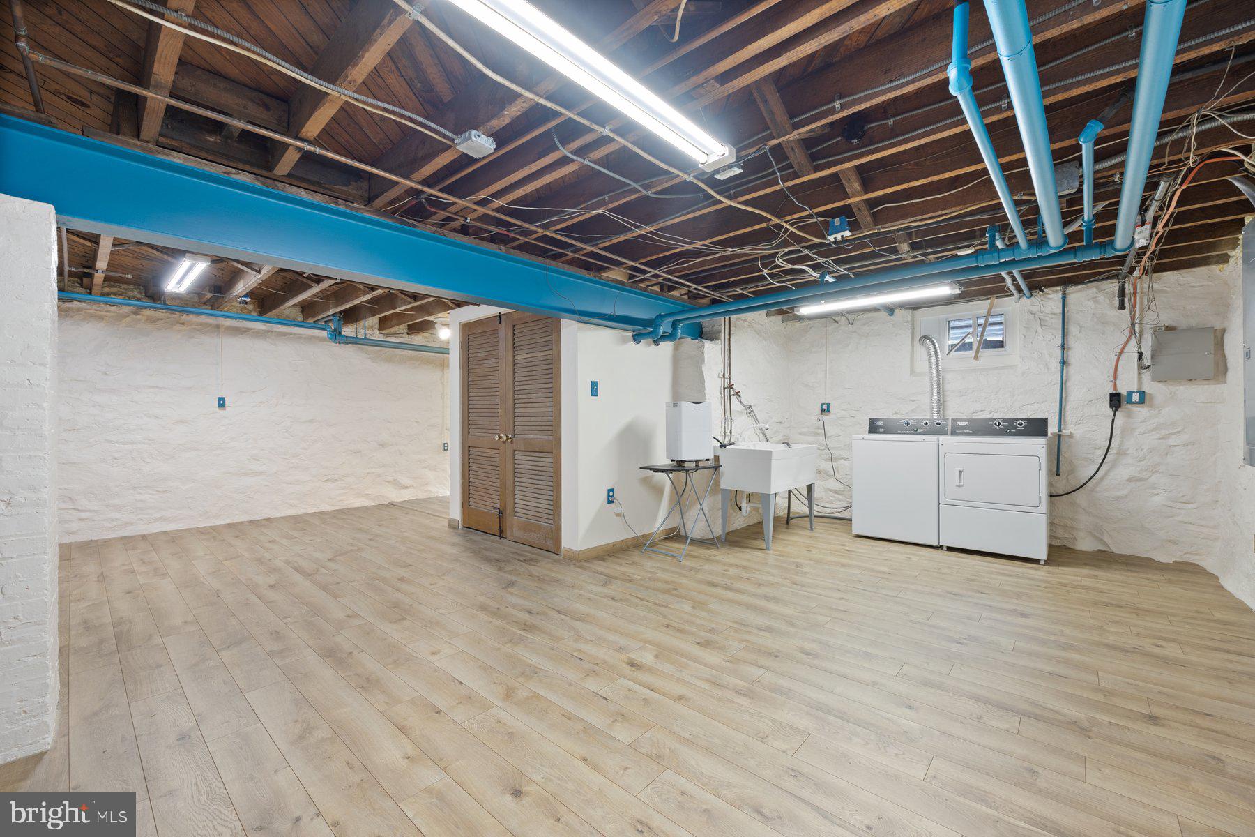 402 Woodlawn Rd