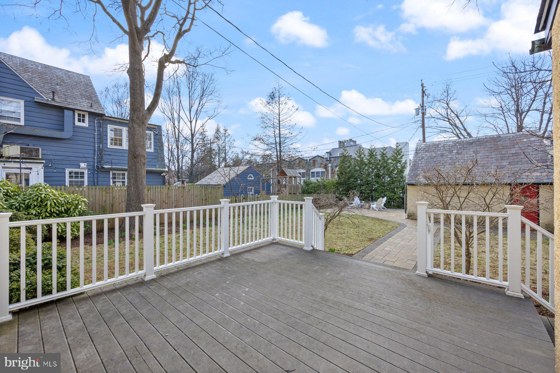 402 Woodlawn Rd