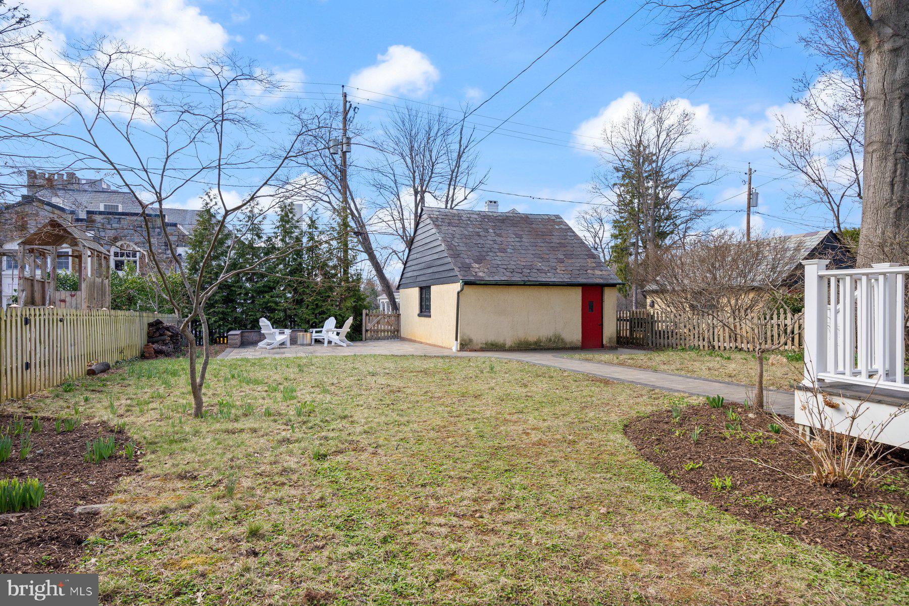 402 Woodlawn Rd