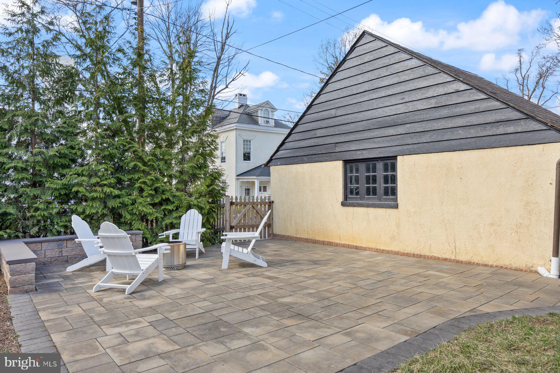 402 Woodlawn Rd