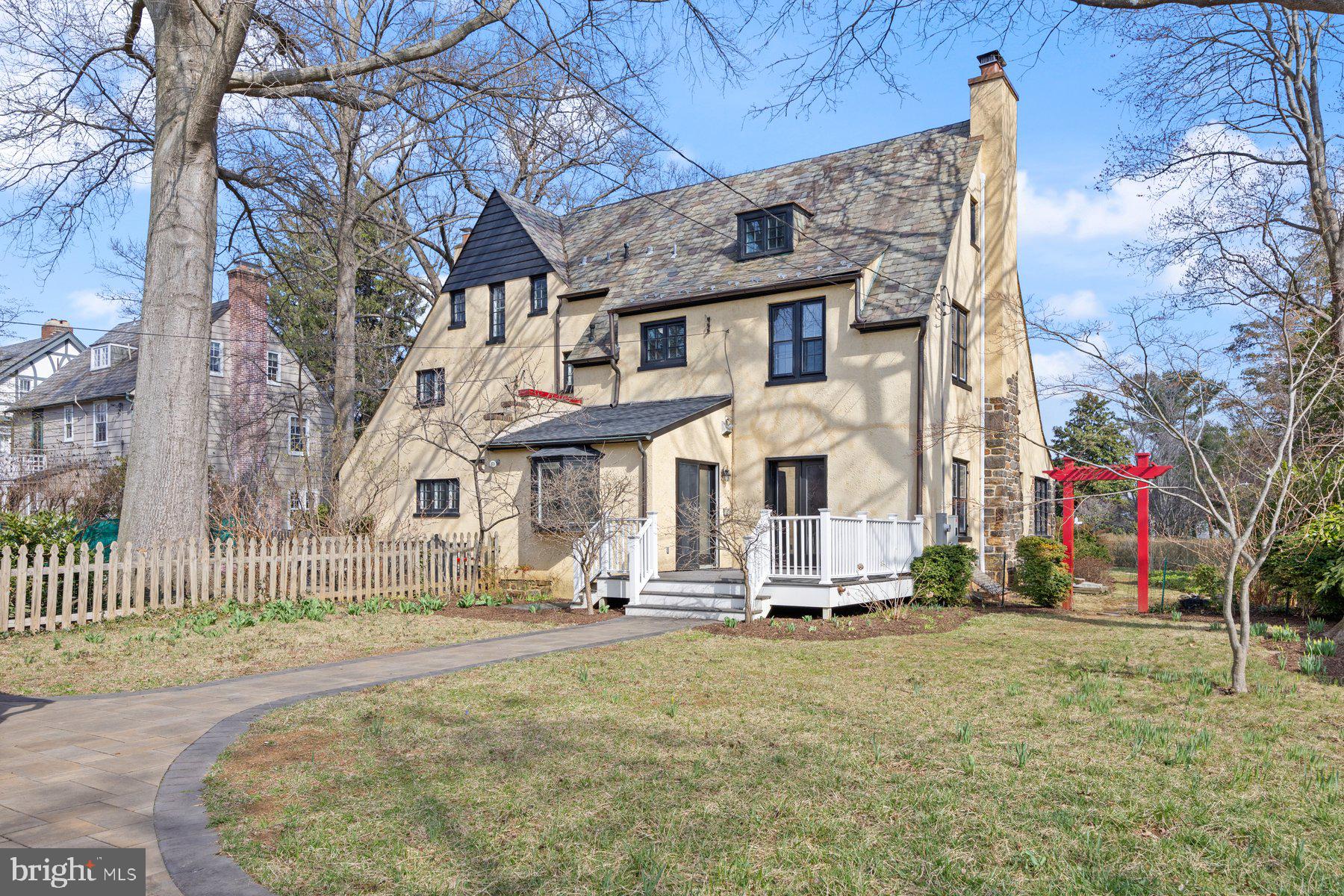 402 Woodlawn Rd