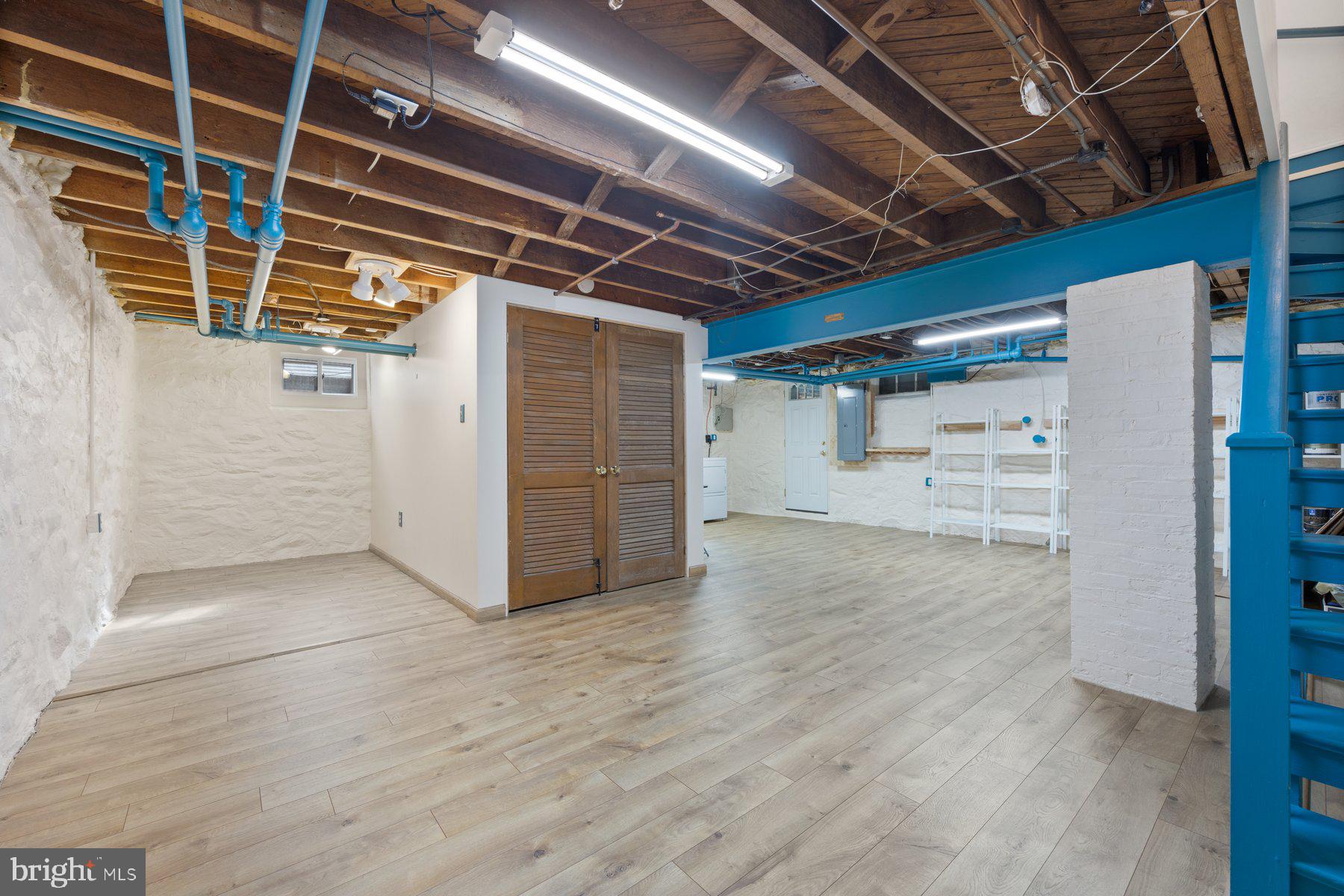402 Woodlawn Rd