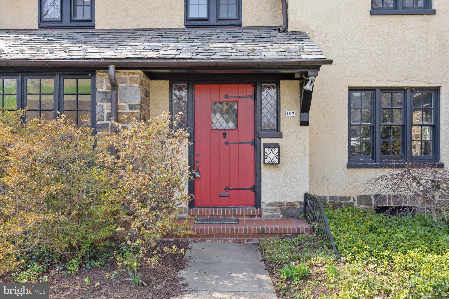 402 Woodlawn Rd