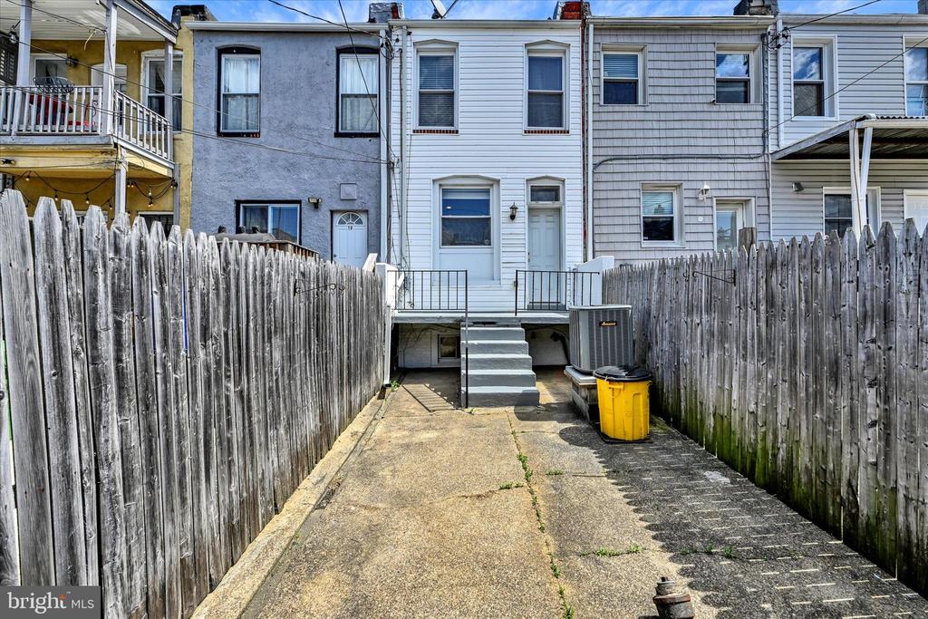 12 S Robinson St