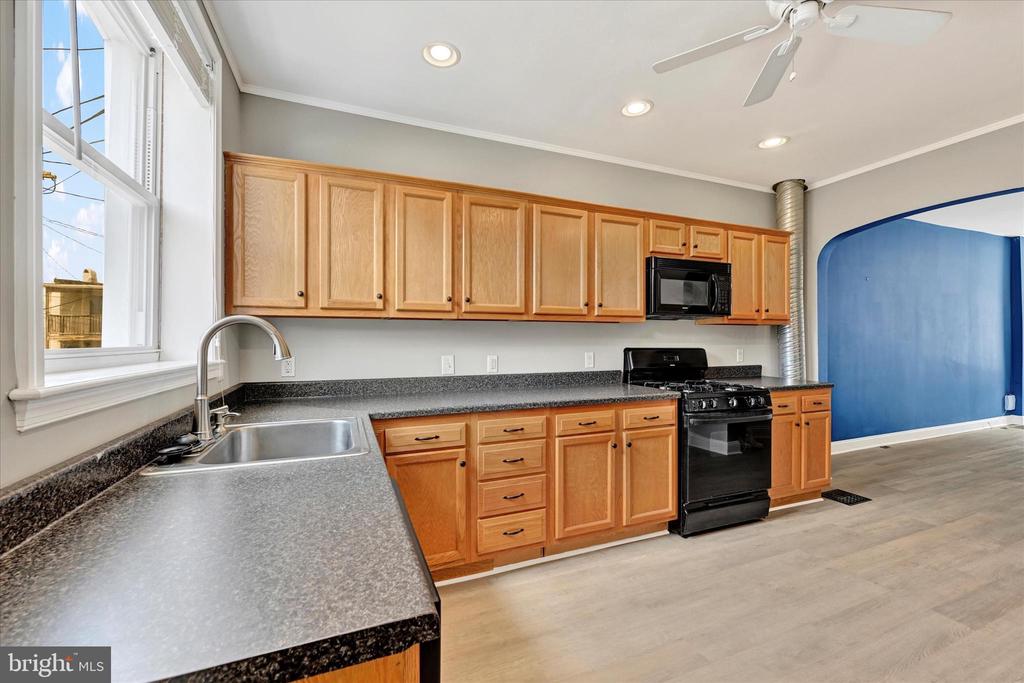 12 S Robinson St