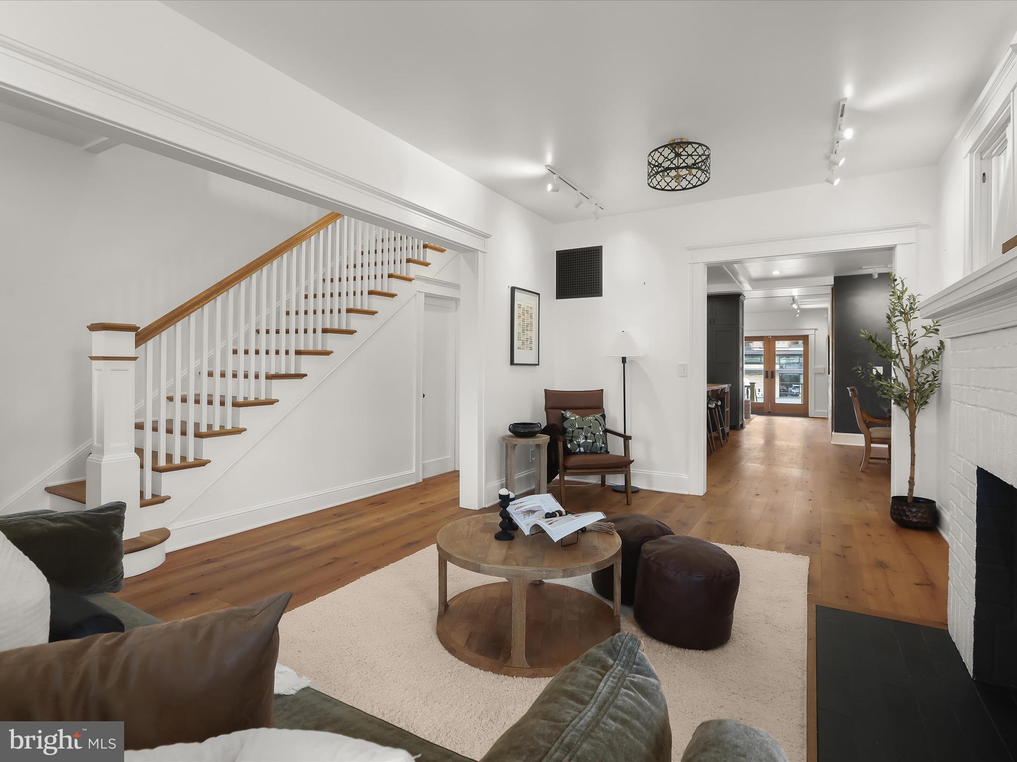 4023 Roland Ave