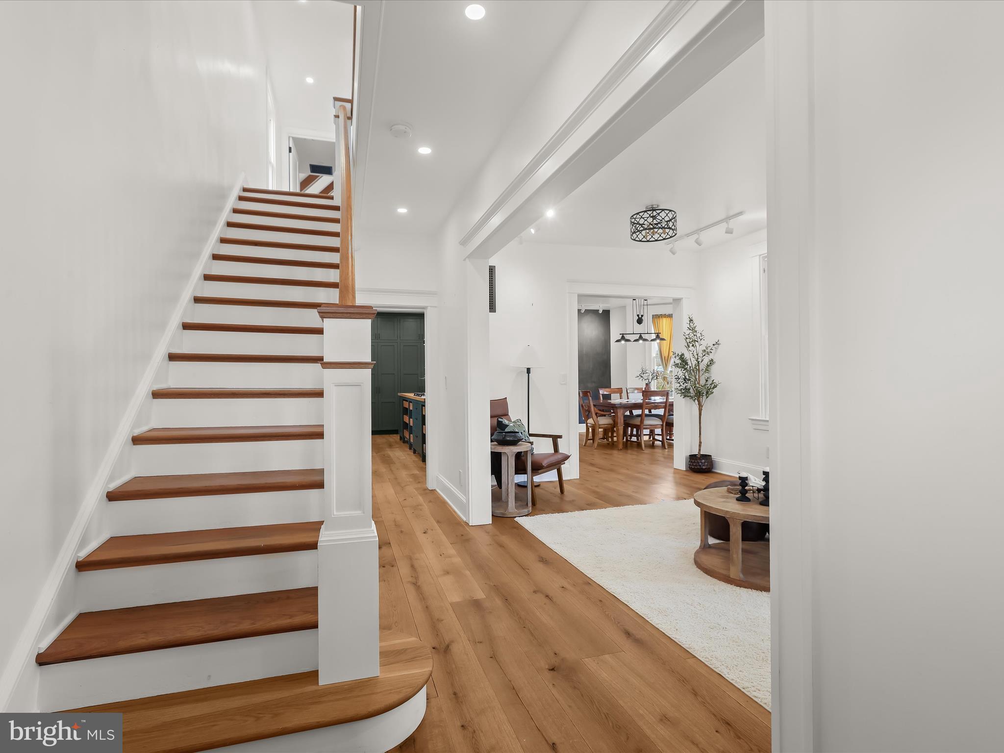 4023 Roland Ave