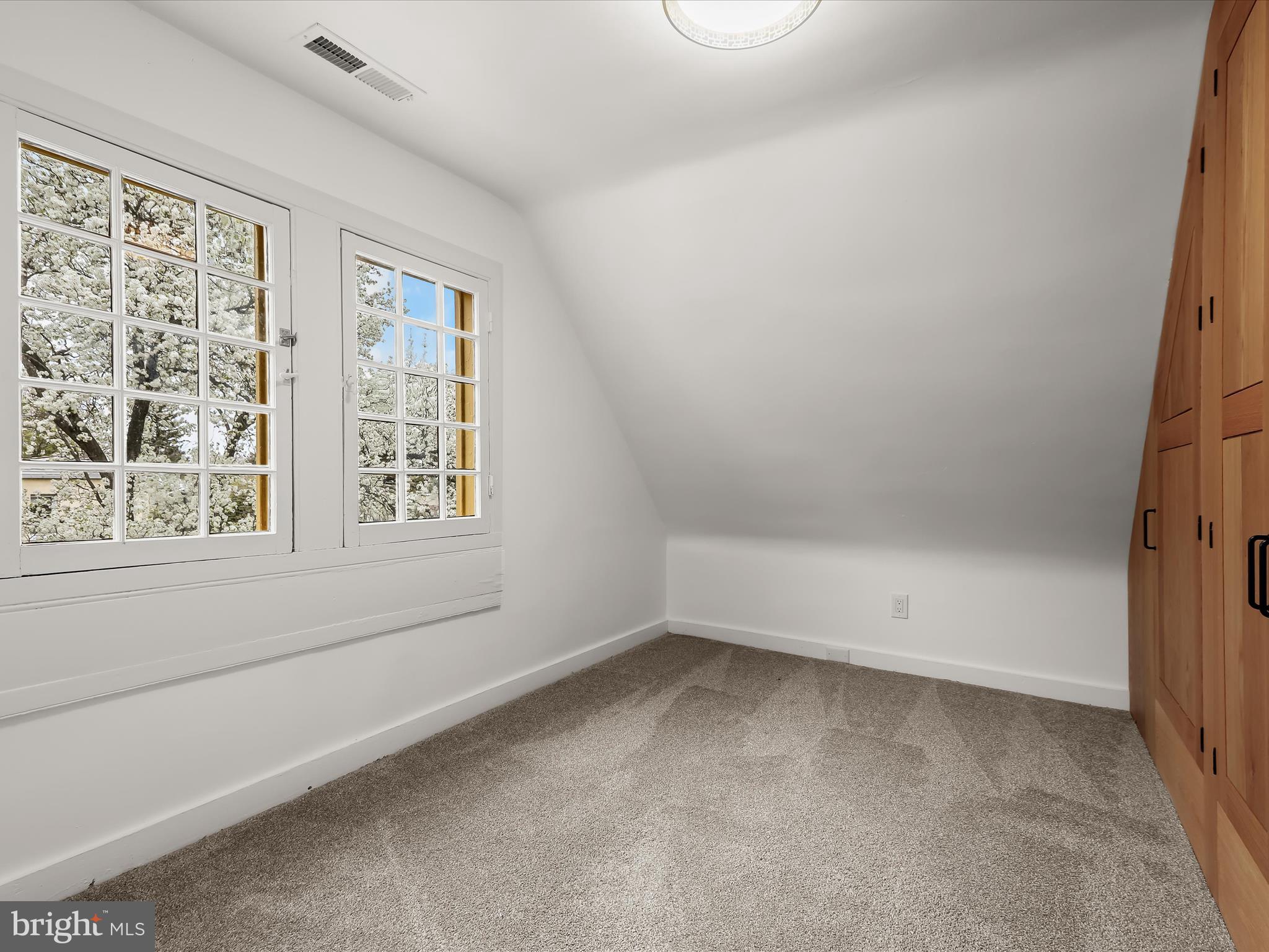 4023 Roland Ave