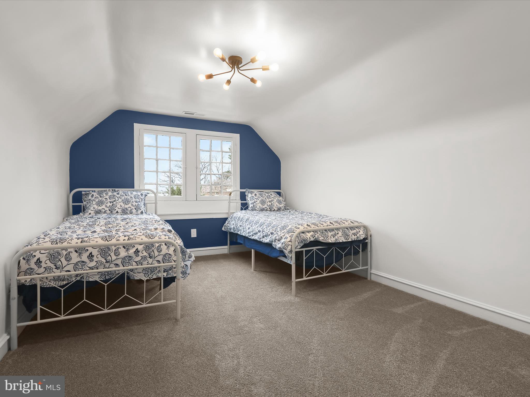 4023 Roland Ave