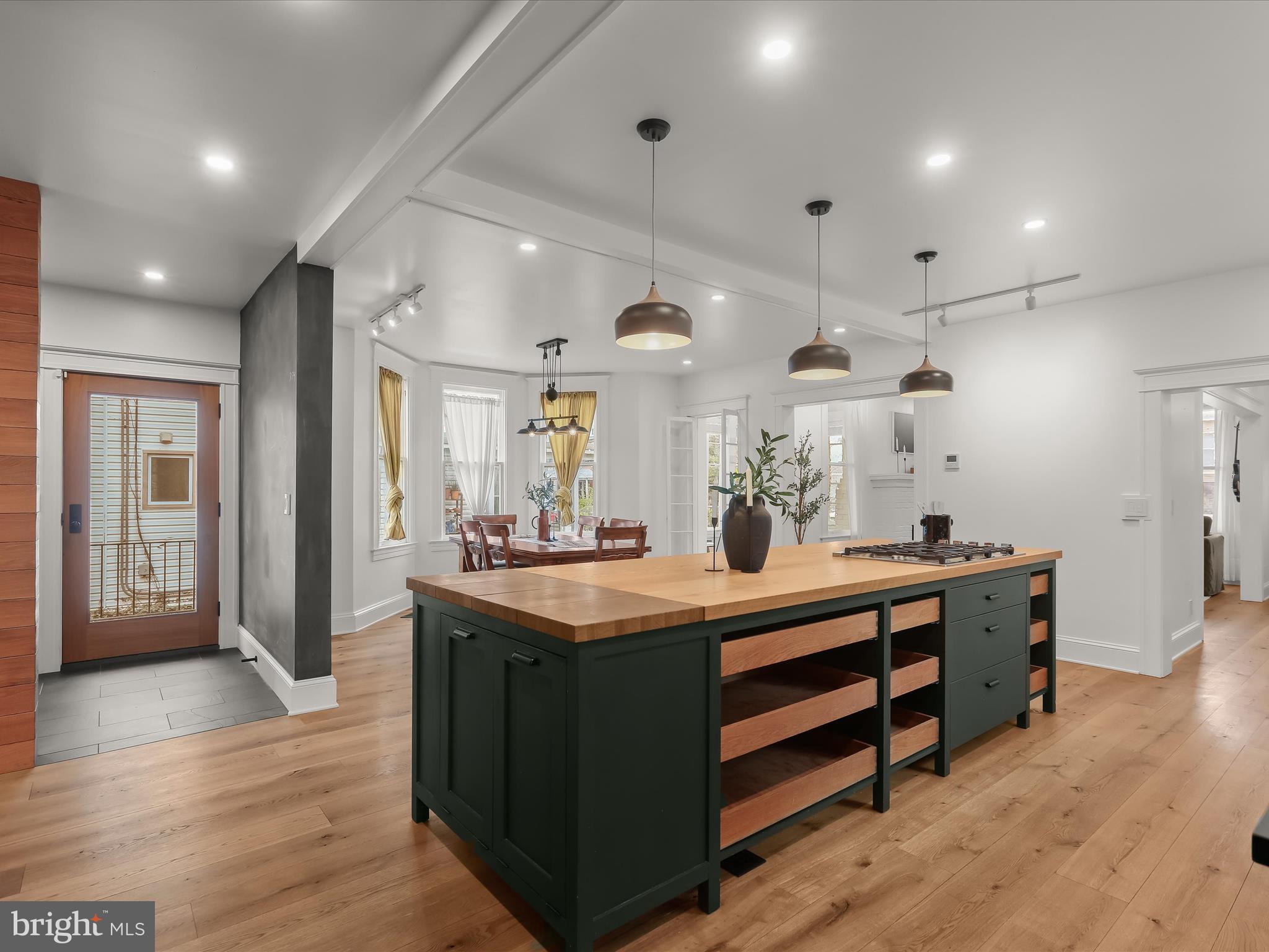 4023 Roland Ave
