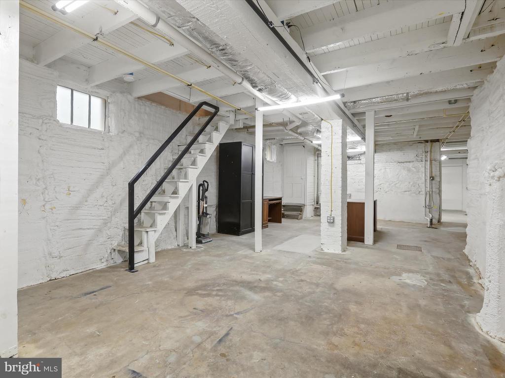 4023 Roland Ave
