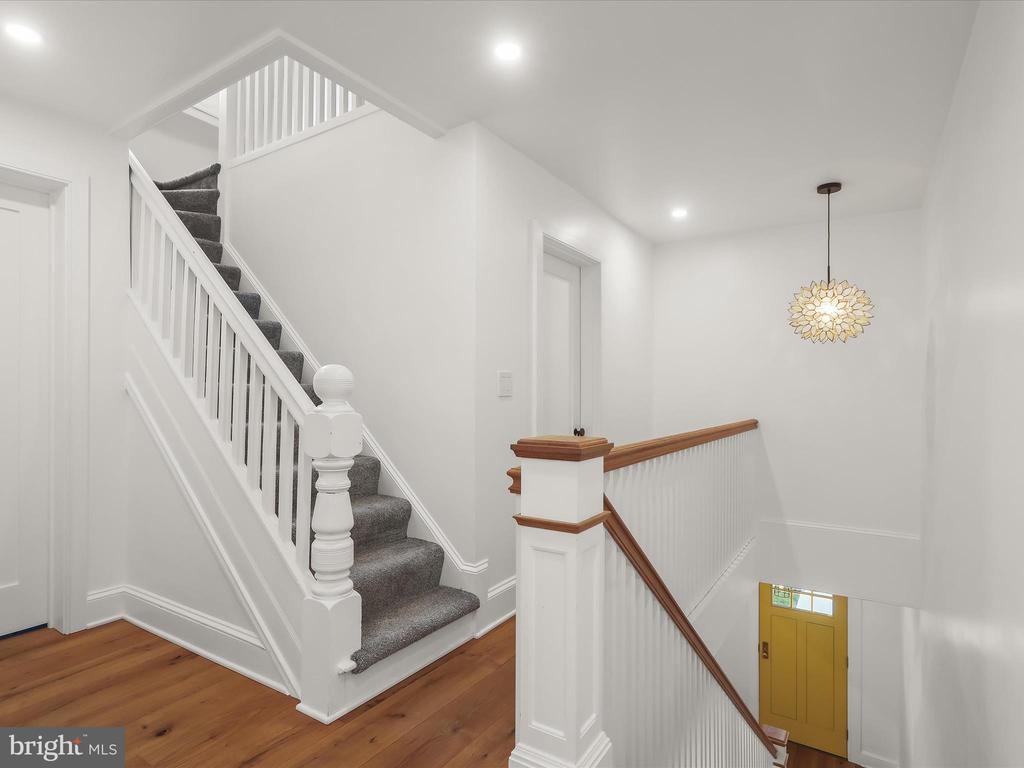 4023 Roland Ave