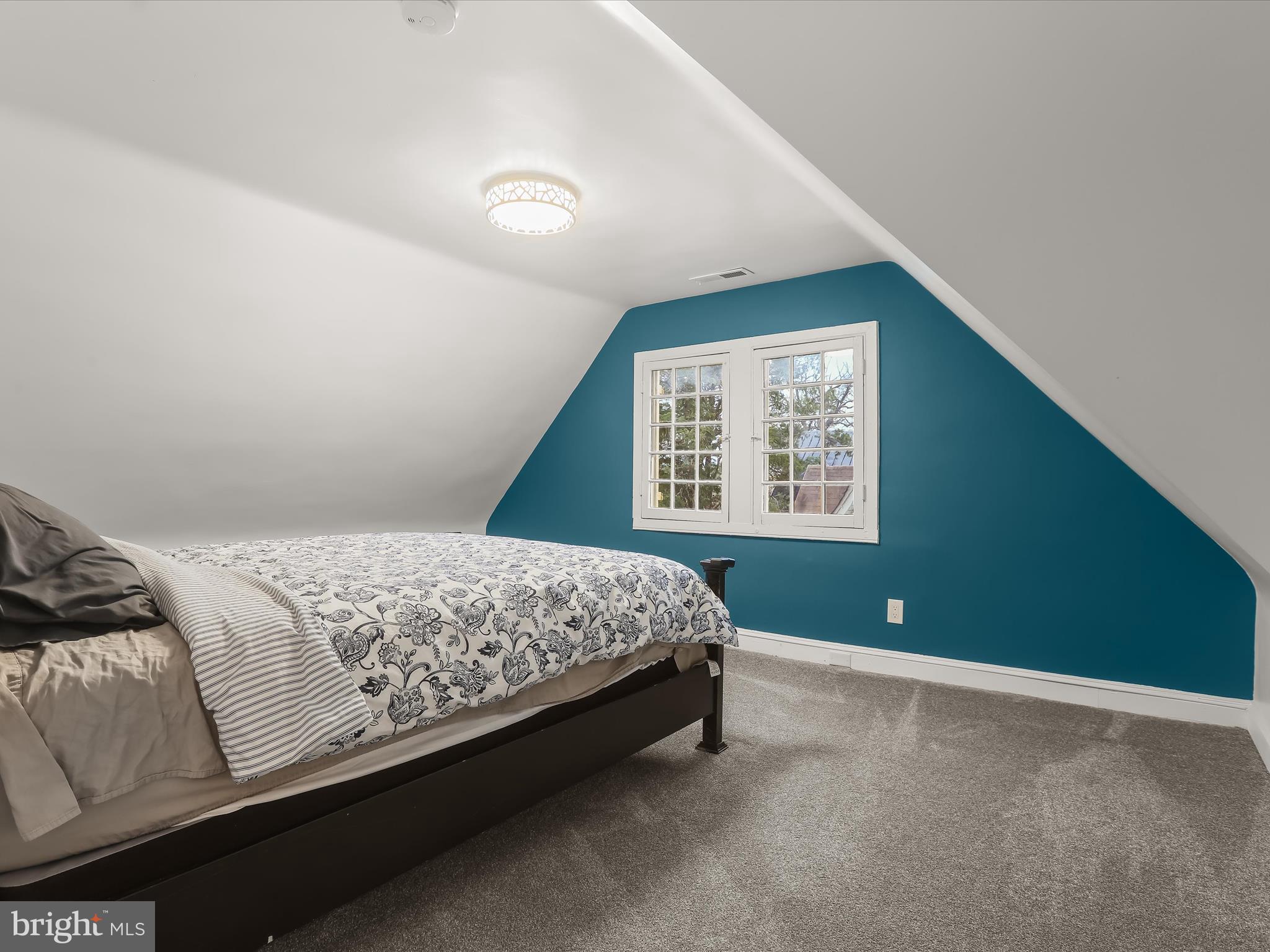 4023 Roland Ave