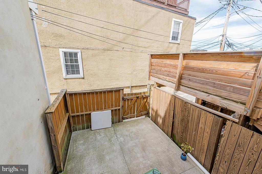1546 William St