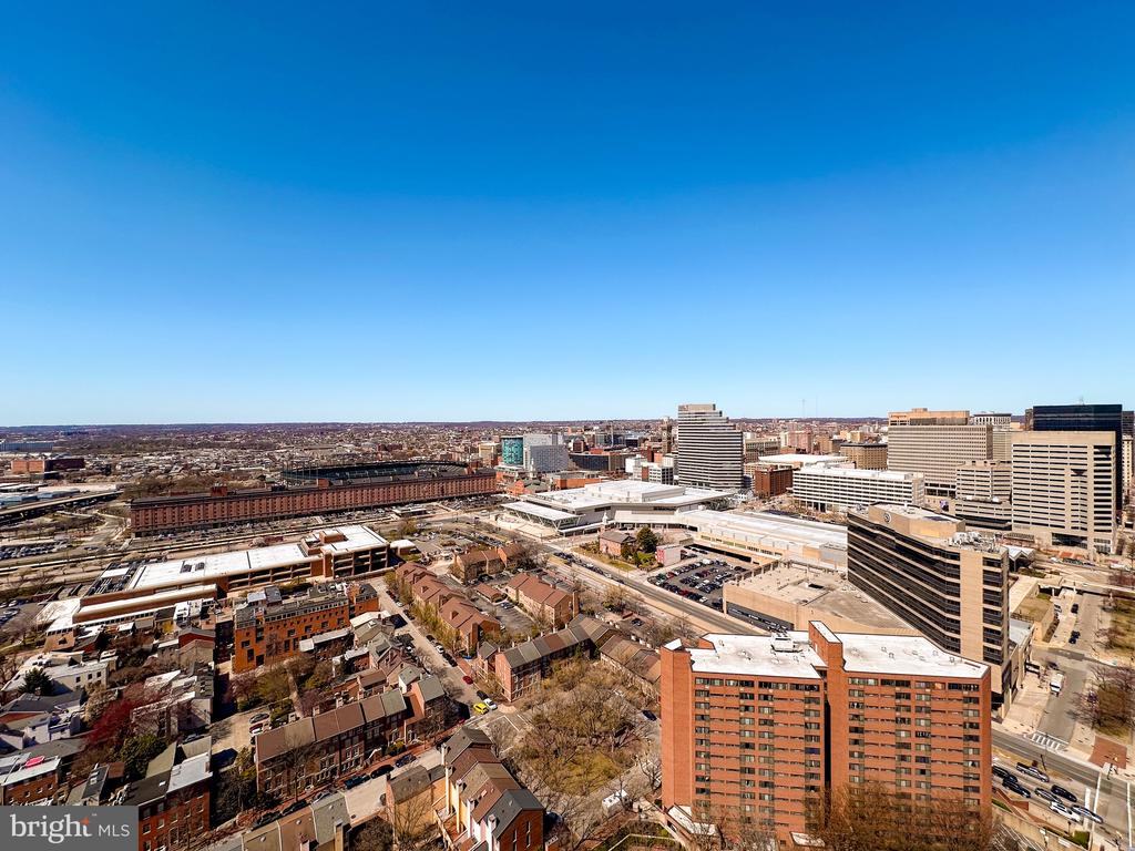 10 E Lee St #2609