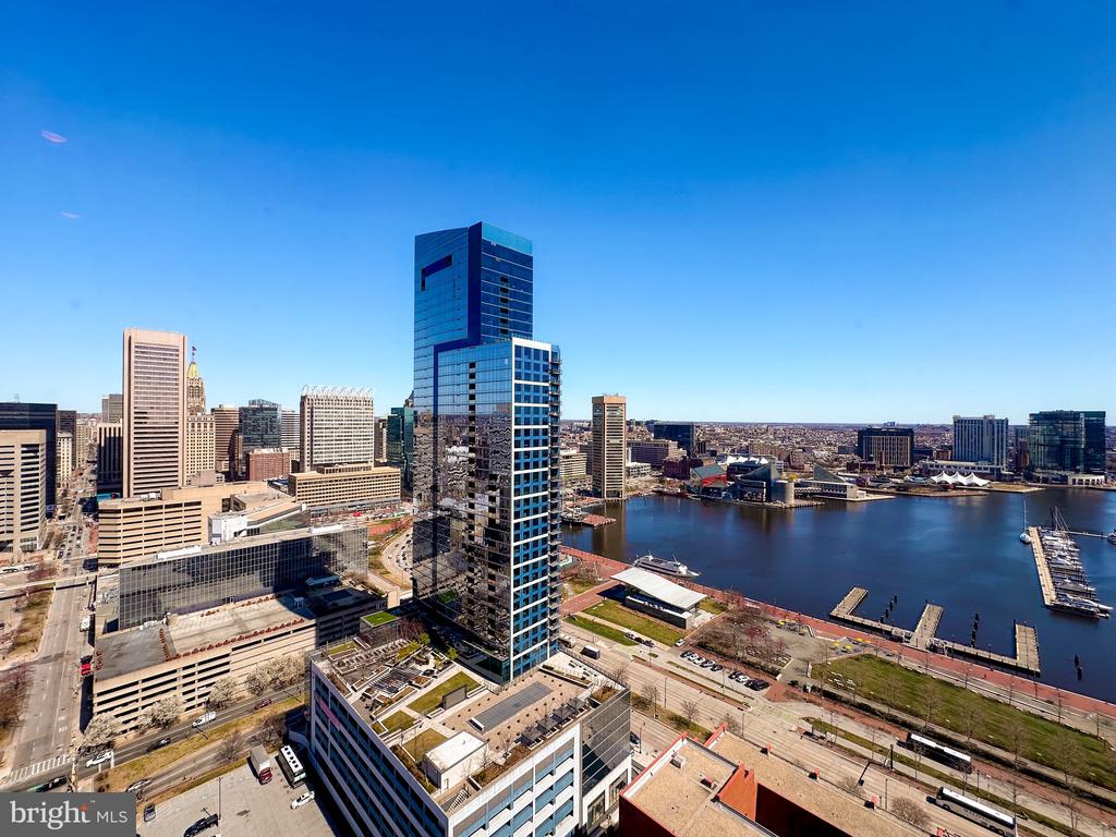 10 E Lee St #2609