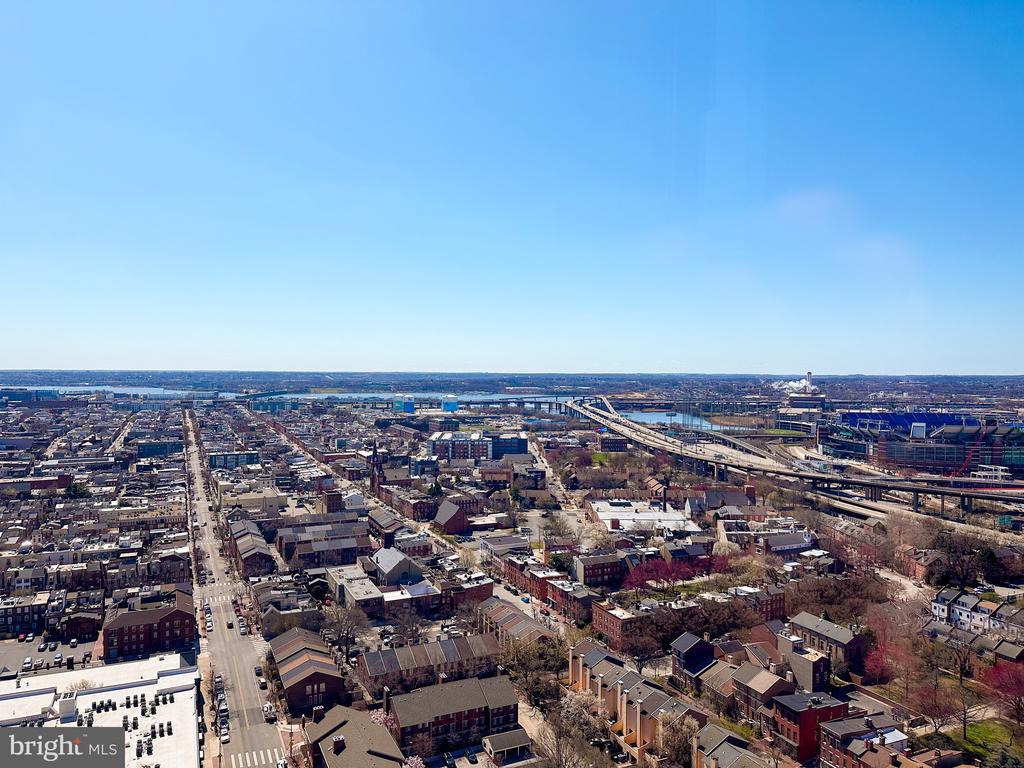 10 E Lee St #2609