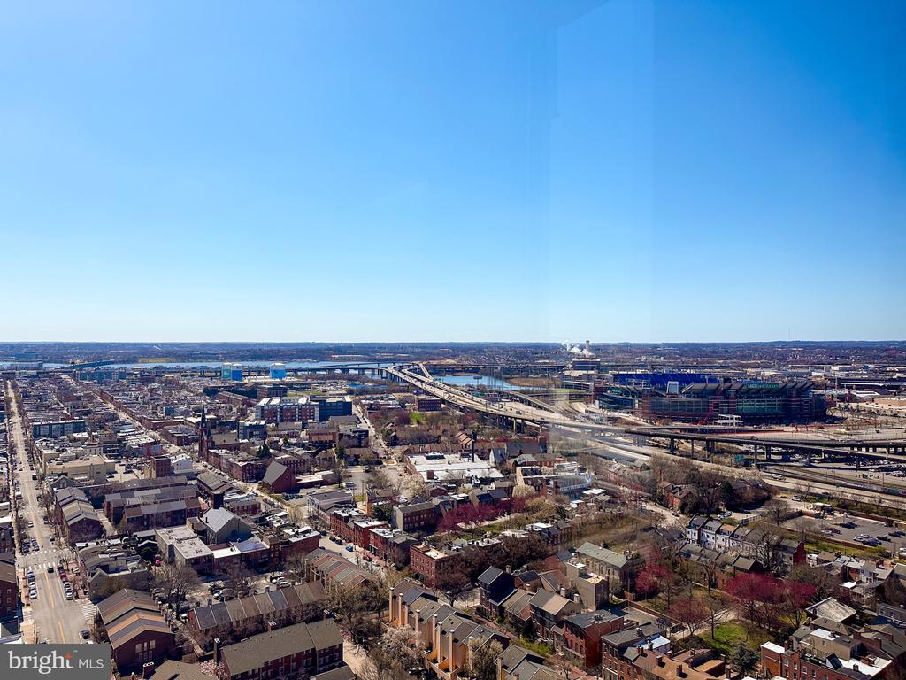 10 E Lee St #2609