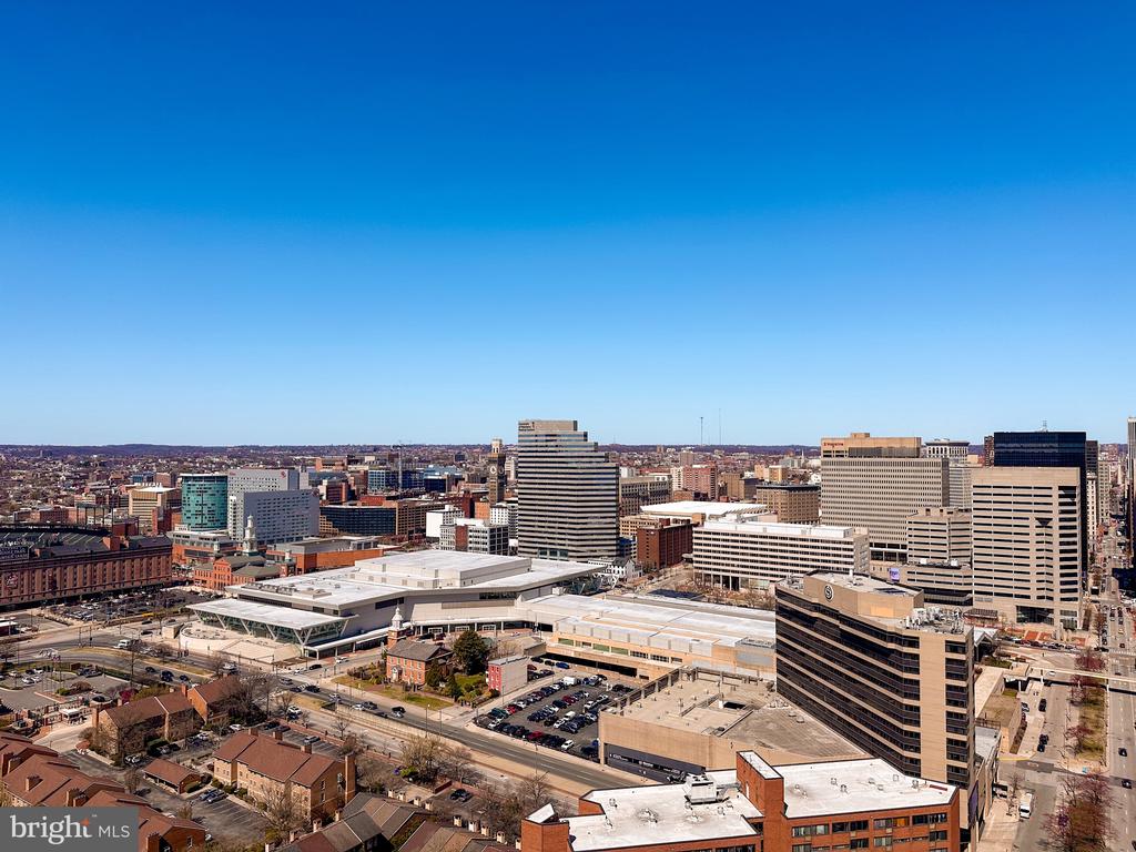10 E Lee St #2609