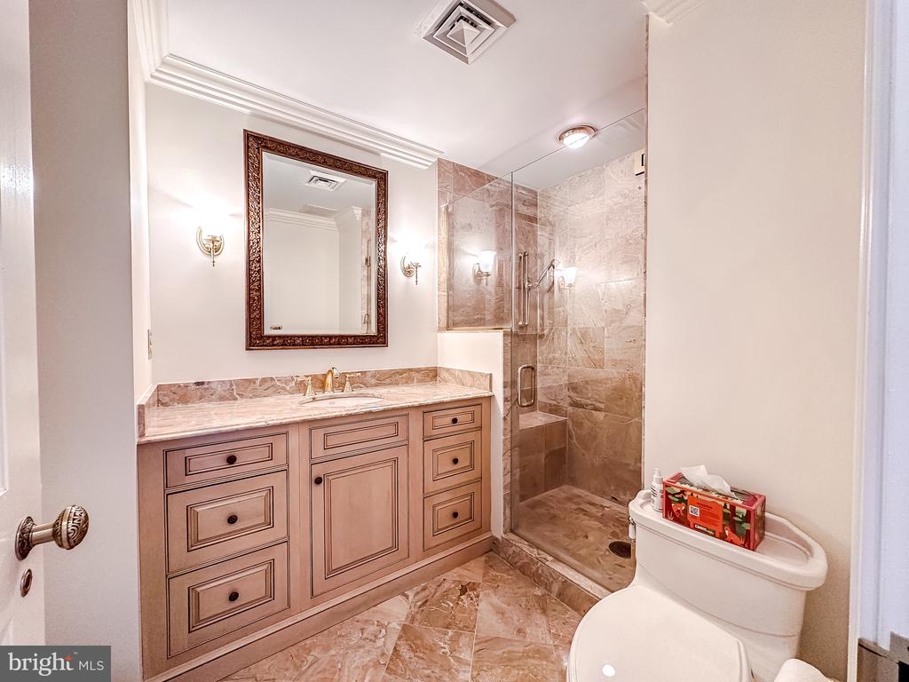 10 E Lee St #2609